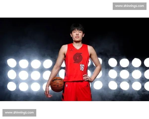 杨瀚森陷开拓者内线竞争漩涡:合同保障难掩未来不确定性 杨瀚森陷开拓者内线竞争漩涡:合同保障难掩未来不确定性